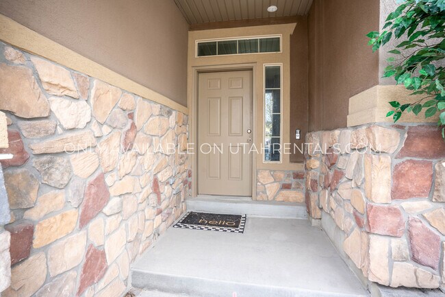 Building Photo - 198 Segovia Ln