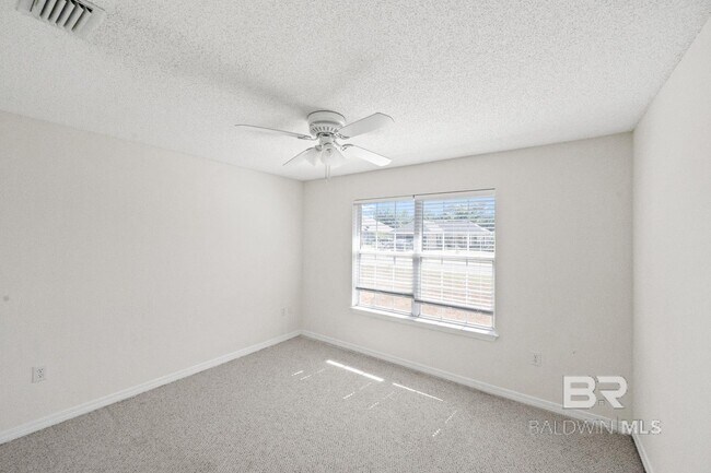 Foto del edificio - 8197 Edgewood Dr