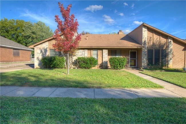 Building Photo - 810 Blessing Creek Dr