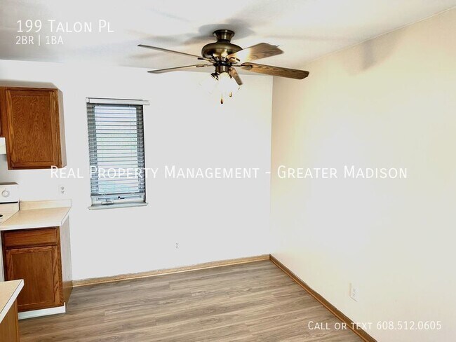Foto del edificio - Bright upper level apartment in Sun Prairie