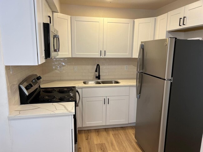 Building Photo - Charming Renovated 1 Bed / 1 Bath Apartment – Quiet North Dallas Living
