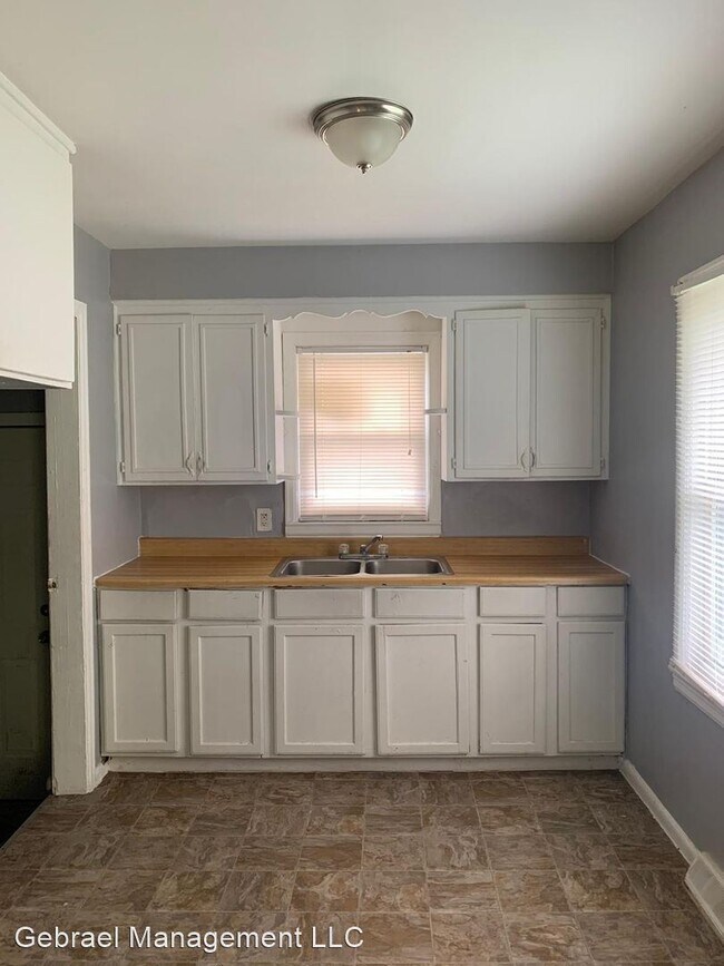 Building Photo - 995 S Ballenger Hwy