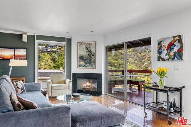 Building Photo - 2843 Lambert Dr