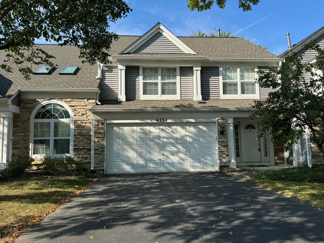 Primary Photo - 3 Bedroom 2.5 Bath Townhome in Desirable H...