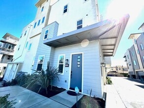 Building Photo - 526 E Imperial Ave