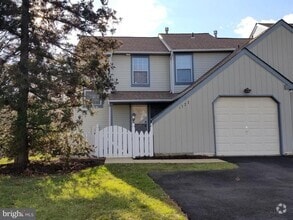 Building Photo - 1722 McNelis Dr