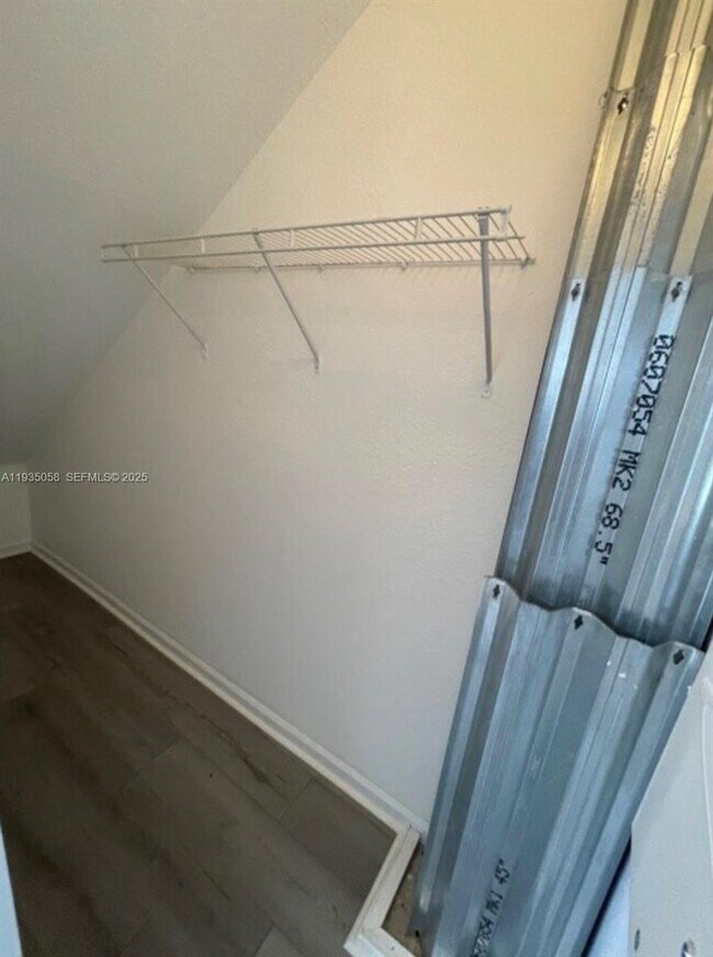 Foto del edificio - 1979 Freeport Dr