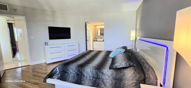 Foto del edificio - 1200 Hibiscus Ave