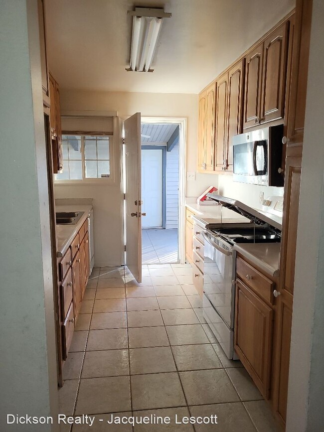 Building Photo - 3 br, 1 bath House - 13391 Mount Hood Street