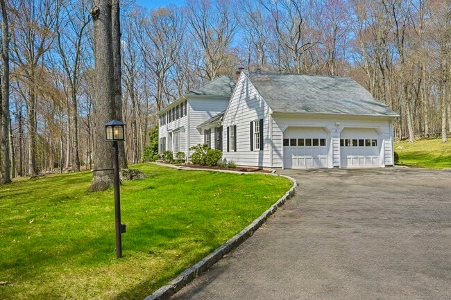 Building Photo - 60 Squires Ln