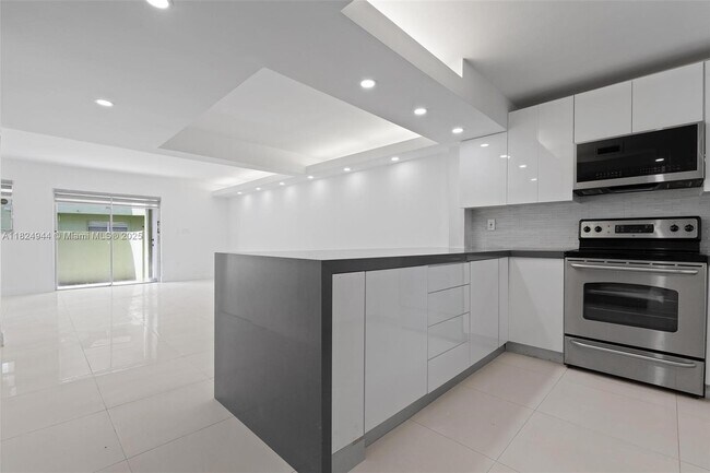 Foto del edificio - 11041 NW 7th St