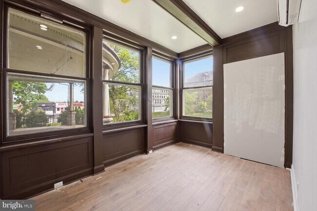 Foto del edificio - 6012 Ridge Ave