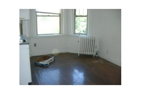 Building Photo - 27 Park Dr