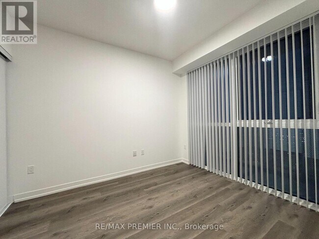 Photo du bâtiment - 8 Interchange Wy