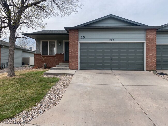 Building Photo - 3 Bed, 2 Bath Duplex in West Fort Collins close to Foothills