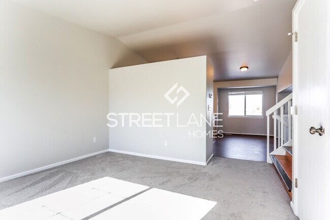 Building Photo - REDUCED!