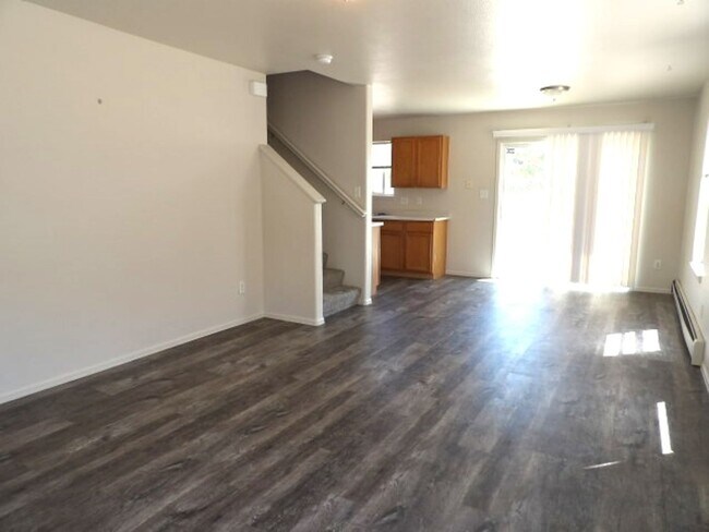 Foto del edificio - 4 bed/2.5 bath Single Family Home