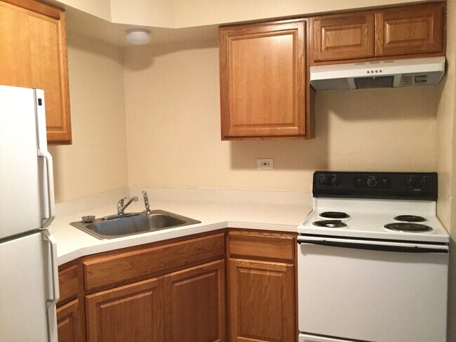 Kitchen - 7050 S Dante Ave