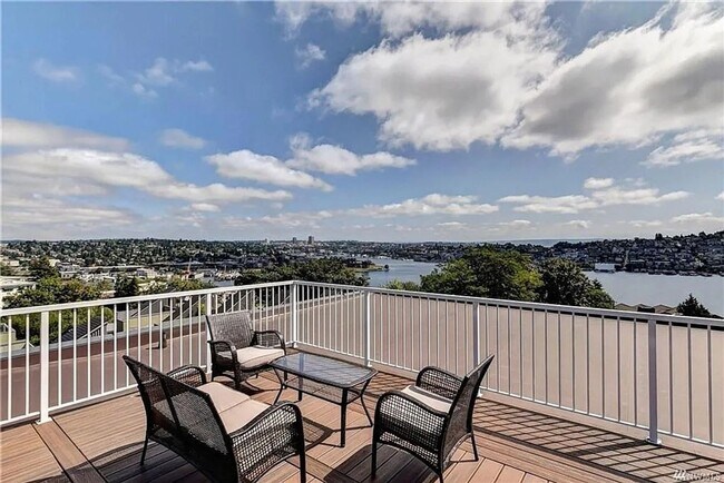 Building Photo - Fresh & Contemporary 1 bed, 1 bath with la...