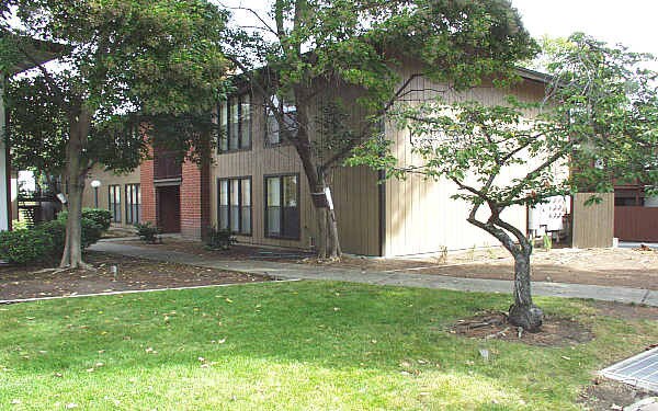 Building Photo - 313 Camelback Rd