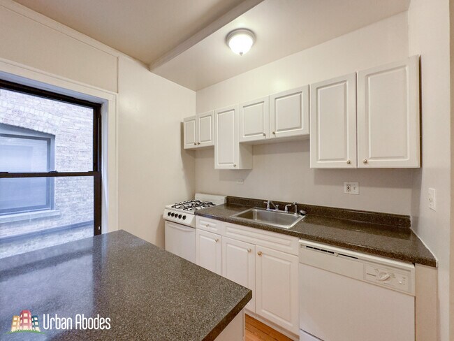 Foto del edificio - 1305 Oak Ave