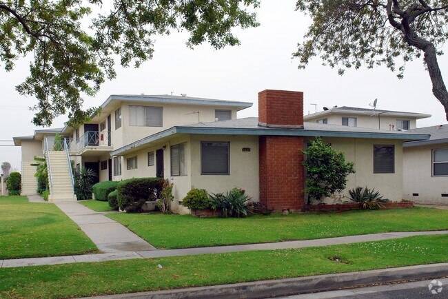 Foto del edificio - 2604 W El Segundo Blvd