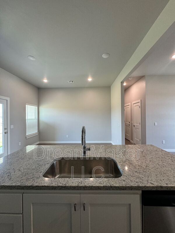 Building Photo - 4924 SE 12th Ave