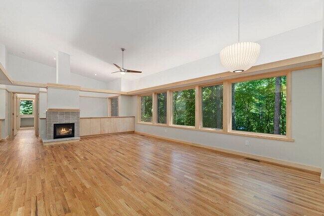 Foto del edificio - Modern Mountain Oasis