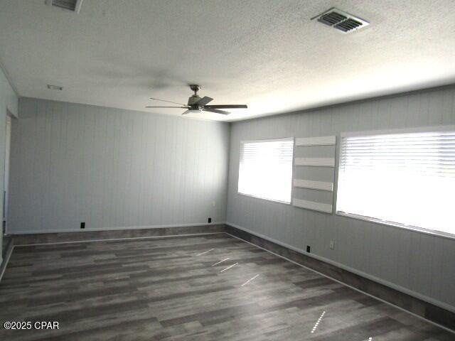 Foto del edificio - 5213 Trelawney Ave