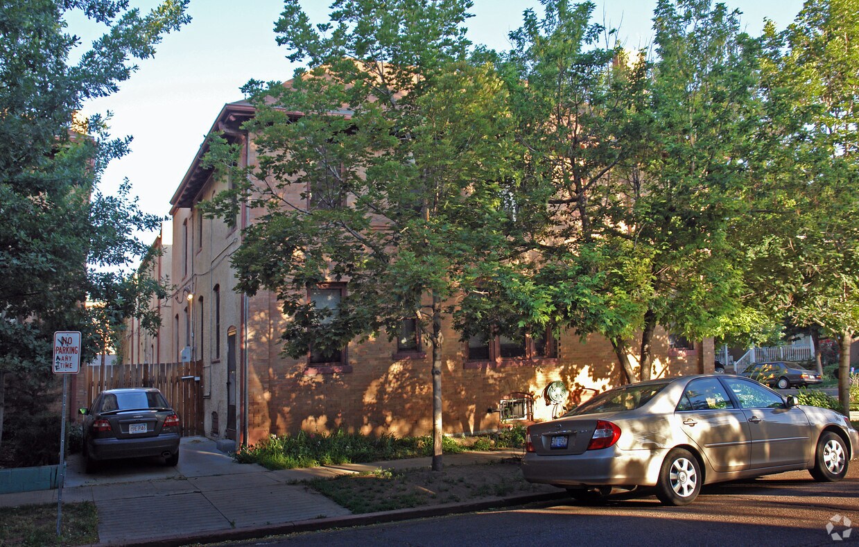 Building Photo - Clarkson Apartments