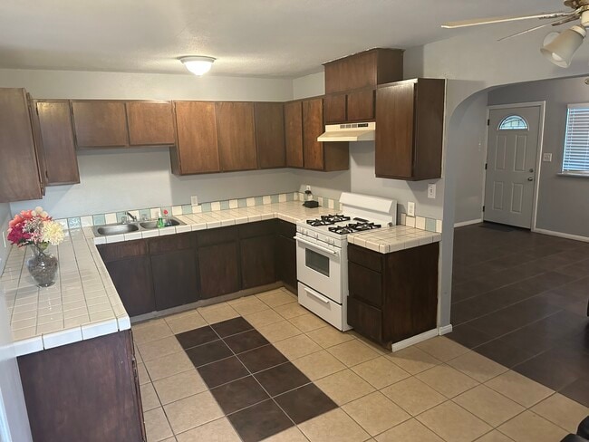 Foto del edificio - 1592 W Persimmon St