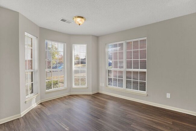 Building Photo - 1666 Joy Cir