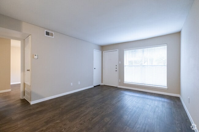 1BR, 1BA - 712SF - Living room - Altmonte