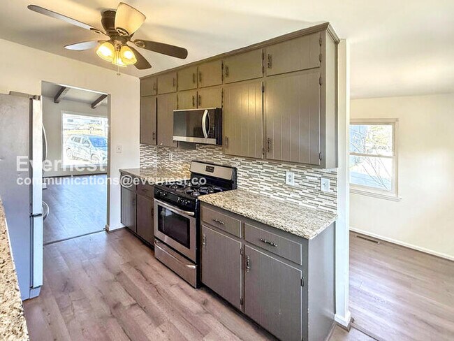 Foto del edificio - 6941 Suburban Terrace