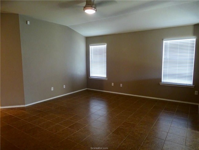 Building Photo - 918 Whitewing Ln