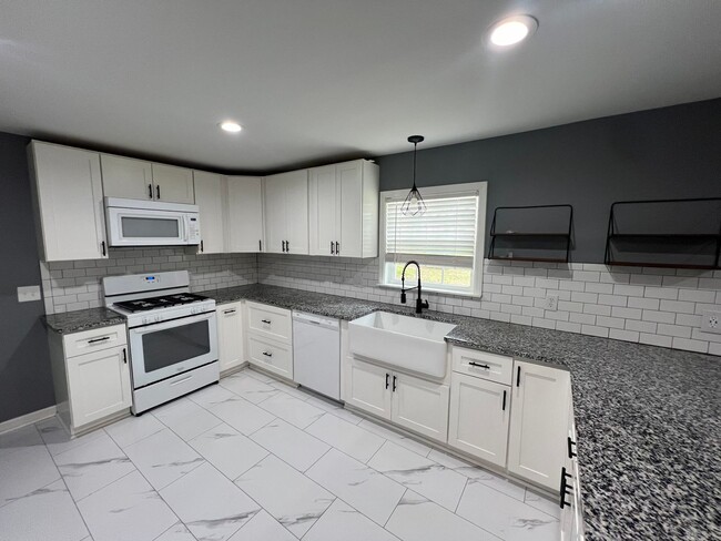 Foto del edificio - Available NOW!