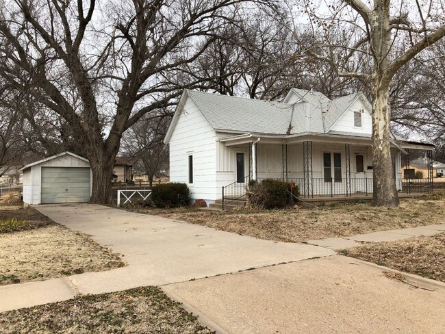 Building Photo - 202 W G Ave