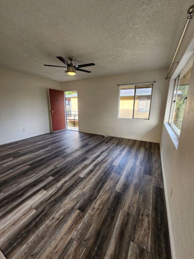 Foto del edificio - Charming stand alone Cottage w/LARGE Bonus in Lemon Grove $1000 Holiday Special