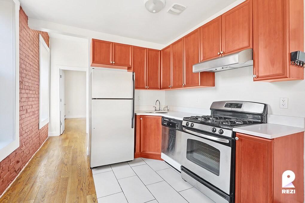 Primary Photo - 2159 5th Ave