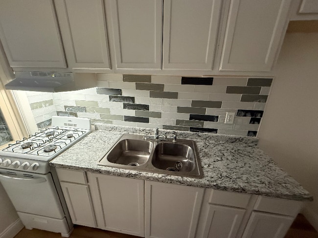 Building Photo - 10 Corbin Ct Building Photo - 10 Corbin Ct