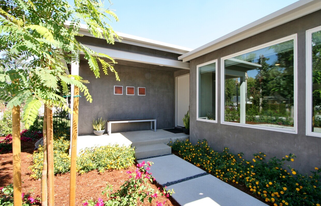 Front Entry - 23018 Leonora Dr