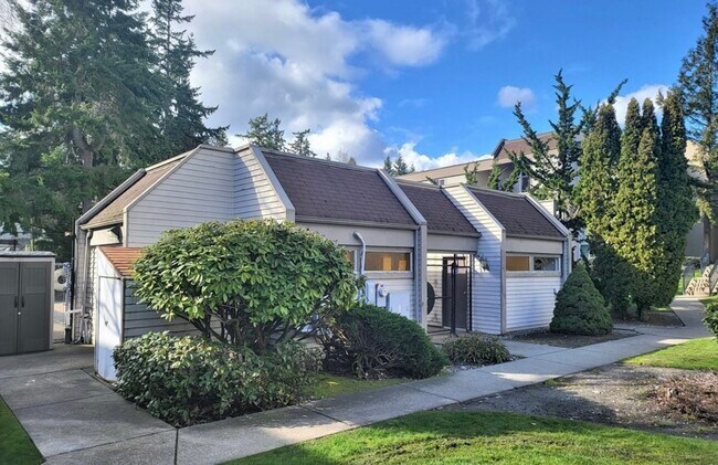 Building Photo - 14630 NE 32nd St