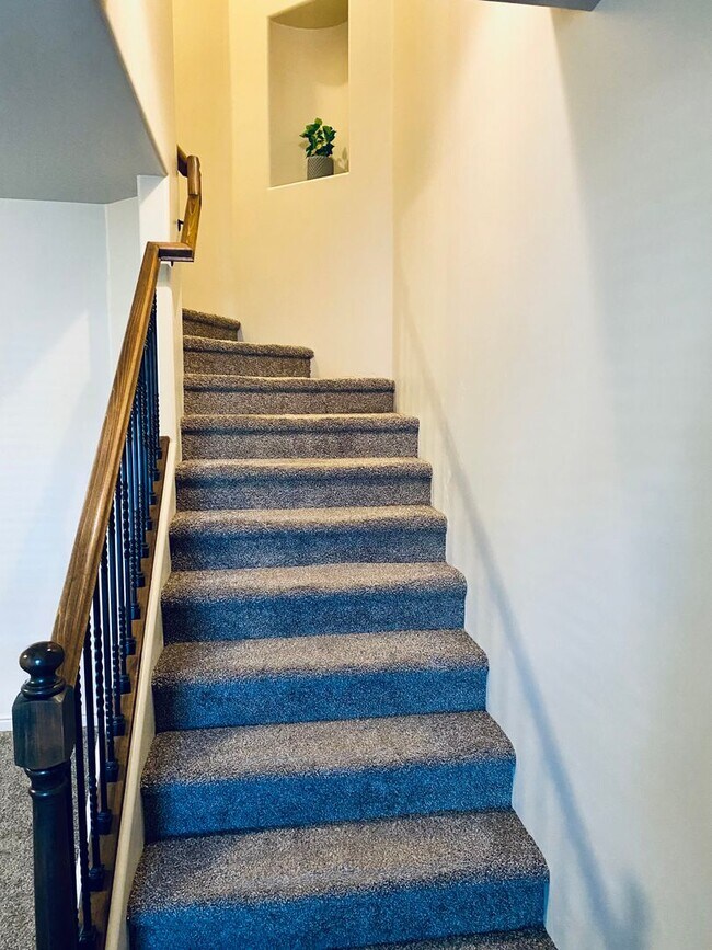 Foto del edificio - Beautiful Fossil Hills 3 bedroom, 2.5 bath...