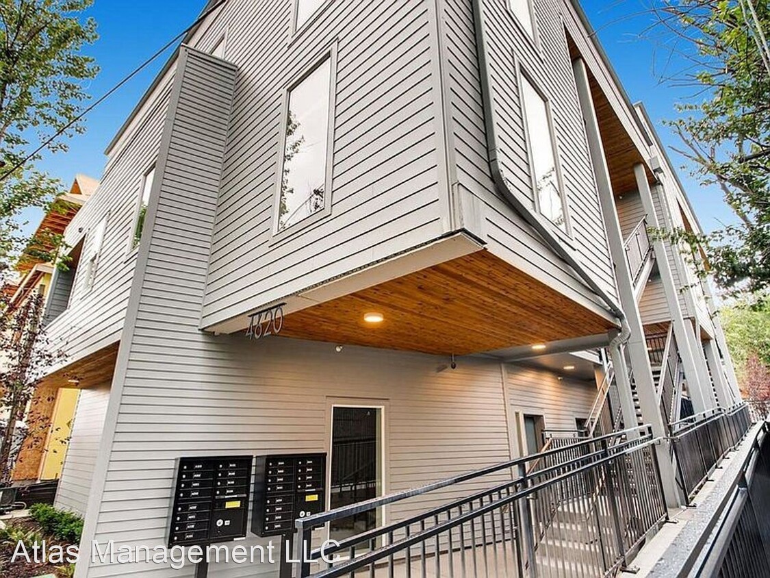 Primary Photo - 4620 N Maryland Ave