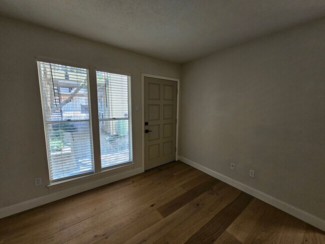 Foto del edificio - Ready for immediate move in!