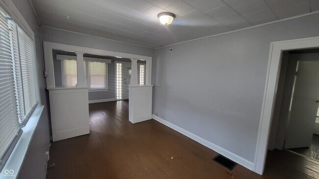 Building Photo - 1527 N Chester Ave