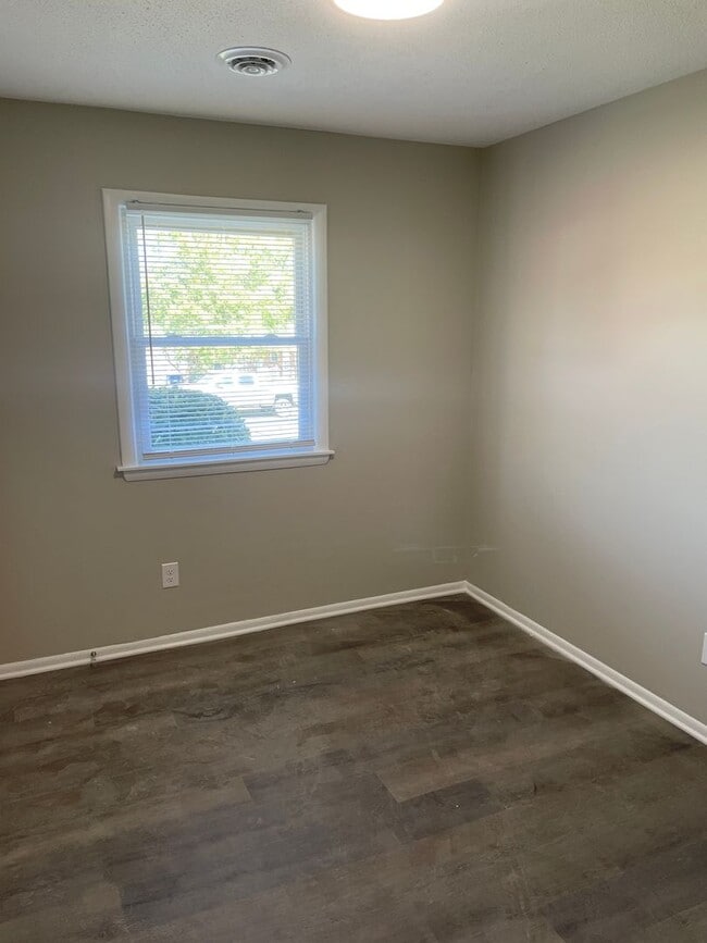 Foto del edificio - 1008 Claremont Ave NE
