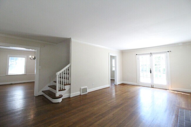 Foto del edificio - December FREE On This 3 Bedroom 1.5 Bath Home Just Minutes From Brookside