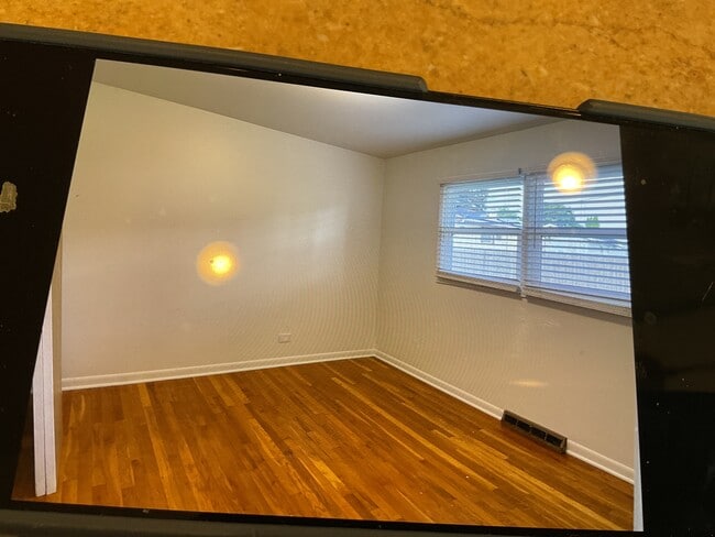 Building Photo - 1620 Oak Ln