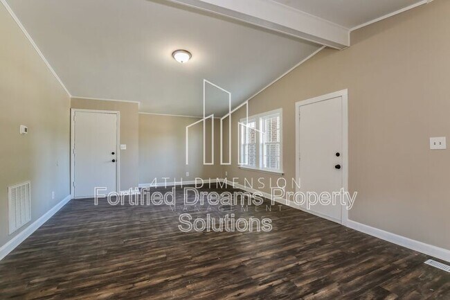 Building Photo - 513 Saunders Pl